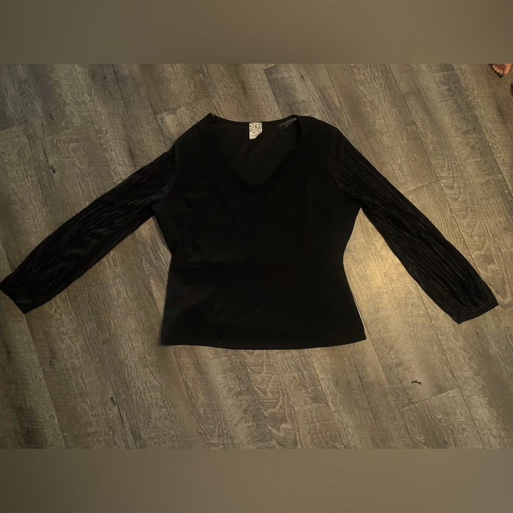 Naiif petite, size small, solid black shirt